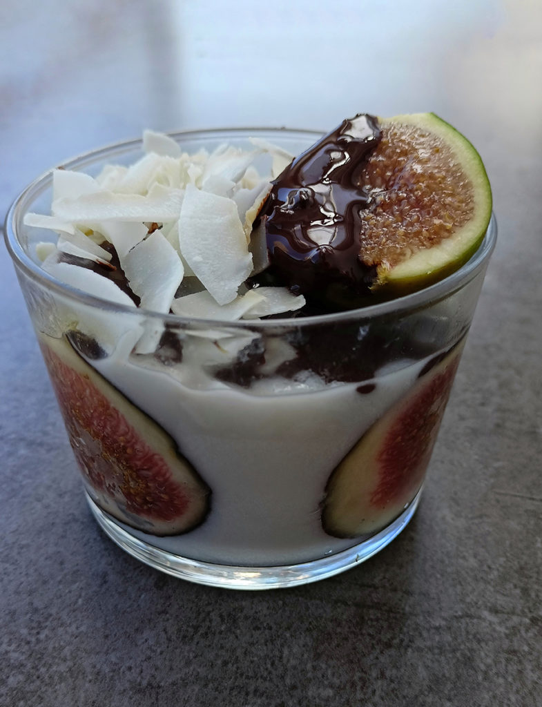 Kokosová panna cotta s fíky